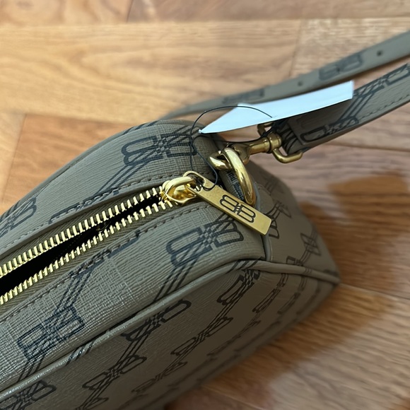 Balenciaga Crossbody (unisex) - Picture 10 of 16